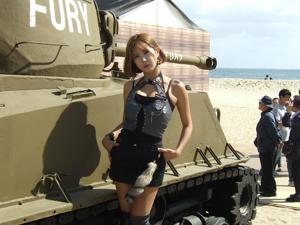 South Korea's top showgirl Xu Yunmei Busan tank world 2